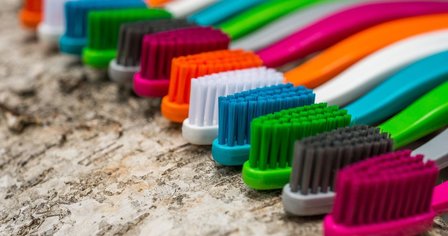 Biobrush Berlin tandenborstels van biokunststof verkrijgbaar in diverse kleuren bij GreenPicnic