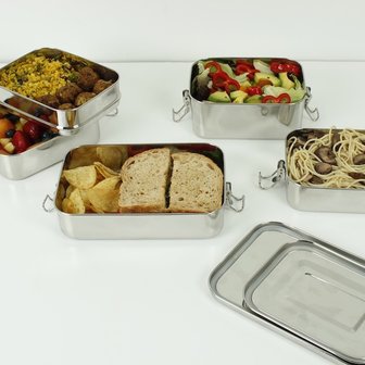 Roestvrijstalen brooddozen bij GreenPicnic voor het meenemen van salades en boterhammen