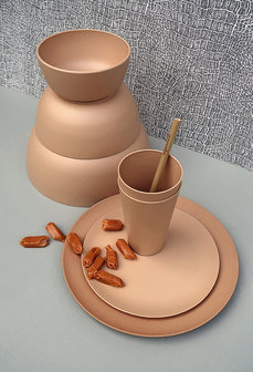 Zuperzozial Toffee Brown C-PLA servies van bio plastic, GreenPicnic