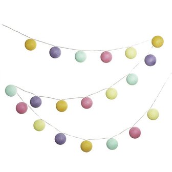 Arco Iris Cotton Ball Lights Outdoor bij Greenpicnic
