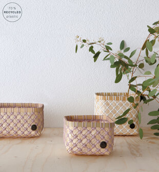 GreenPicnic verkoopt de Bamboolastic Mini Baskets van bamboe en mauve gerecycled plastic