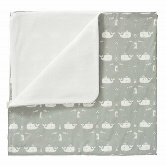 GreenPicnic - Whale Dawn Grey  ledikantdekentje voor babys met print van walvissen van Fresk