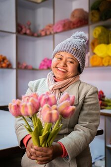 Maker van Sjaal met Verhaal vilten tulpen Greenpicnic