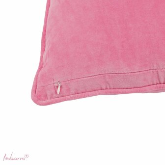 Detail Imbarro Cushion Lala P Blush, fluwelen sierkussen - GreenPicnic