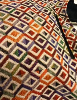 Detail crossbody bag met regenboog ruit motief