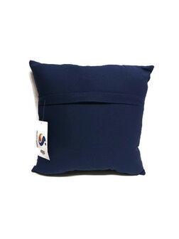 Achterkant blauw Fairtrade kussentje