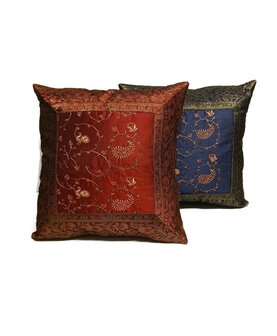 Fairtrade sierkussen in blauw of rood bij Greenpicnic