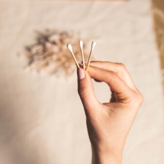 Wattenstaafjes van bamboe en biokatoen van Loofys