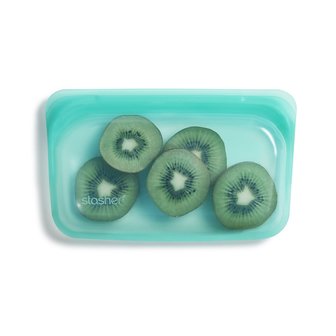 Snack zakje aqua, Stasher bag small met kiwi