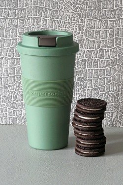Donkergroene coffee to go beker in Large van Zuperzozial