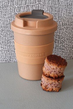 Toffee Brown medium Travel Mug van Zuperzozial verkrijgbaar bij GreenPicnic