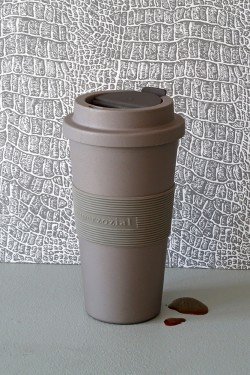 Large Mocha Brown Time-Out travel Mug van Zuperzozial bij GreenPicnic