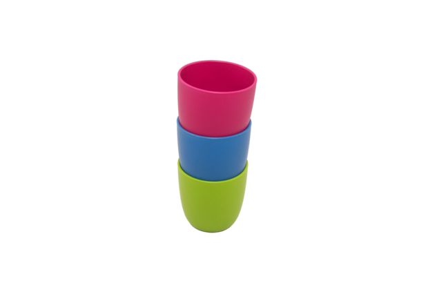 Ajaa gekleurde drinkbekers van duurzaam en milieuvriendelijk bioplastic