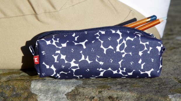 GreenPicnic - Earth Squared Navy Flower eetui of make-up tas