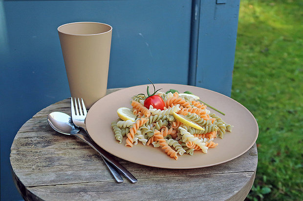 Toffee Brown duurzaam servies van bioplastic - Zuperzozial verkooppunt GreenPicnic