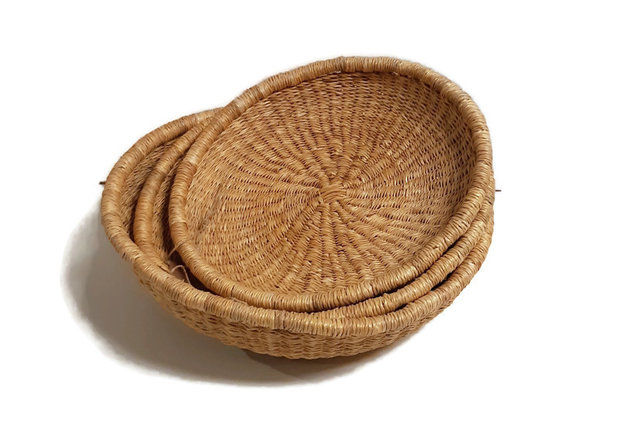 Tahoua ronde manden van natuurlijke materialen gevlochten
