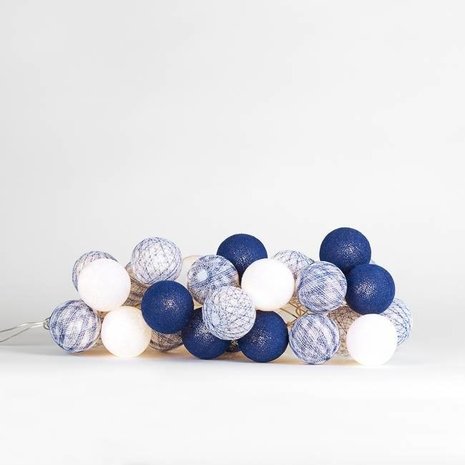 Fairtrade sfeerverlichting Delfts blauw, Cotton Ball Lights bij GreenPicnic