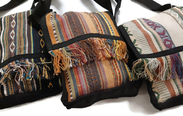 Fairtrade schoudertasjes met traditionele print van Madat