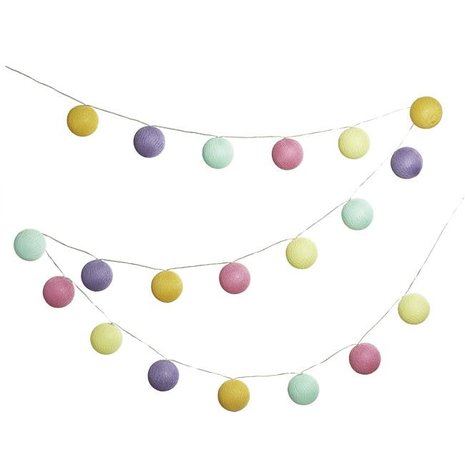 Arco Iris Cotton Ball Lights Outdoor bij Greenpicnic