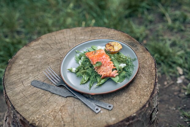 Sfeerfoto Barebones enamel salad plate mint - GreenPicnic