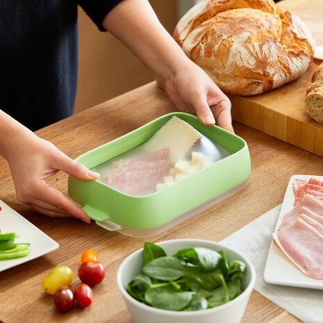 Make it a GreenPicnic met de Seal Tray stapelbare bewaarbakken van Lekue