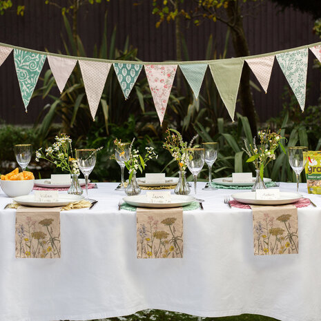 Make it a Green Picnic - Vlaggenlijn van gerecycled materiaal, Talking Tables