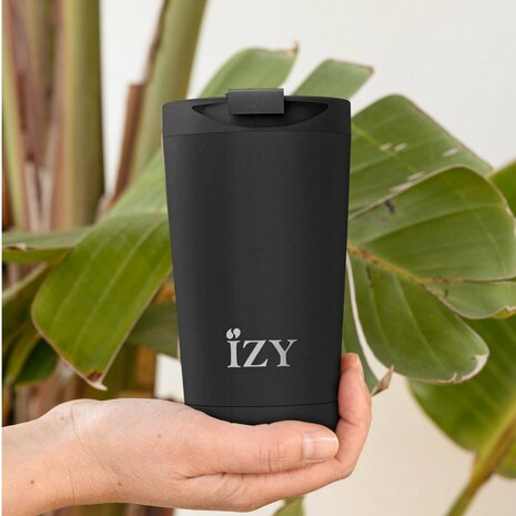 IZY Bottles Coffee Mug 350ml Black, zwarte koffiebeker bij GreenPicnic
