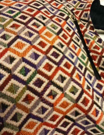 Detail crossbody bag met regenboog ruit motief