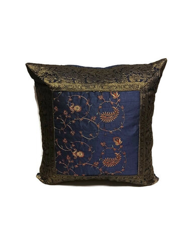 Greenpicnic Fairtrade kussentje in blauw met borduursel