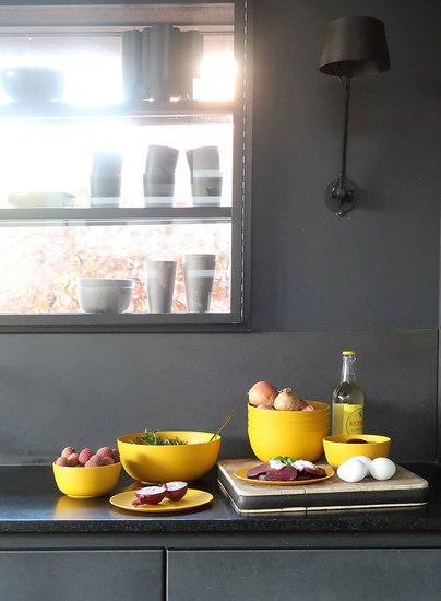 Zuperzozial CPLA servies in Saffron Yellow bij Greenpicnic