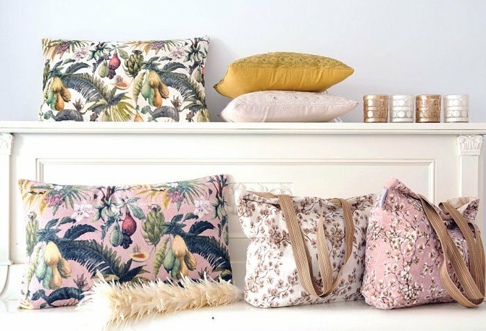 Velours kussens, tassen en etuis