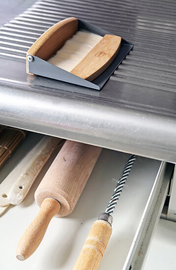 Cabanaz table sweeper Grey with fixation magnet - GreenPicnic