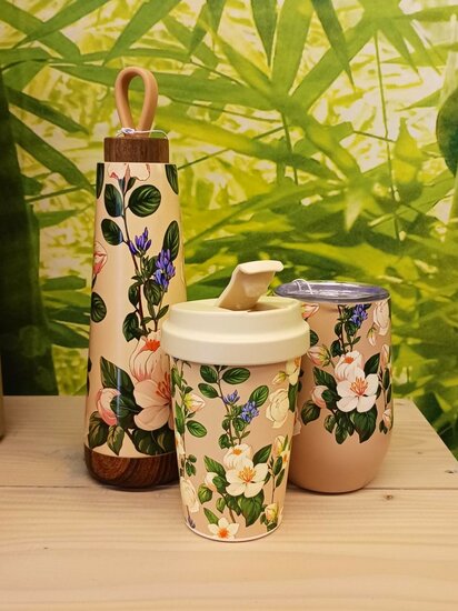 Bioloco Chic Mic bekers en fles in Afternoon Table print bij Greenpicnic