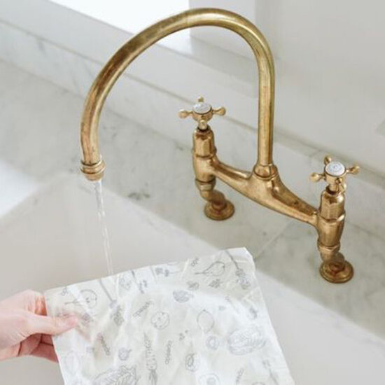 Schoonmaken van Abeego bijenwasdoek