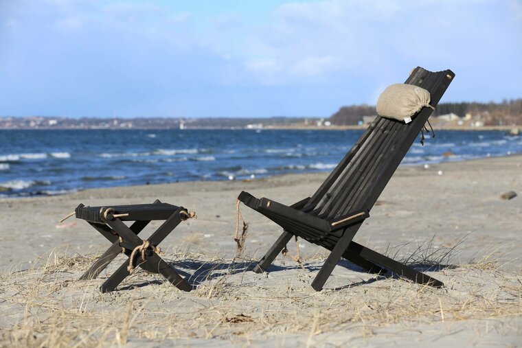 Ecochair en Lilli Table in zwart geolied dennenhout GreenPicnic