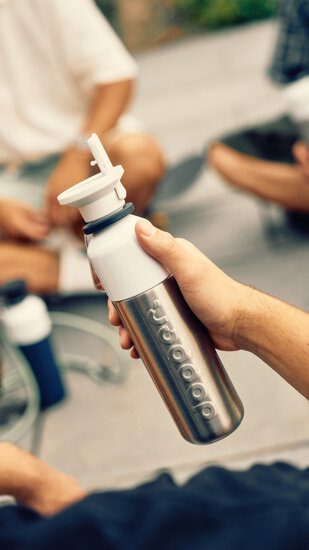Dopper met witte Flip straw dop met drinktuit