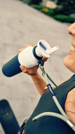 Dopper met witte Flip straw dop met drinktuit