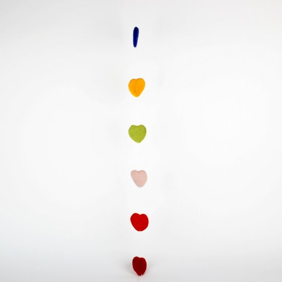 Fairtrade hanger van multi colour vilten hartjes