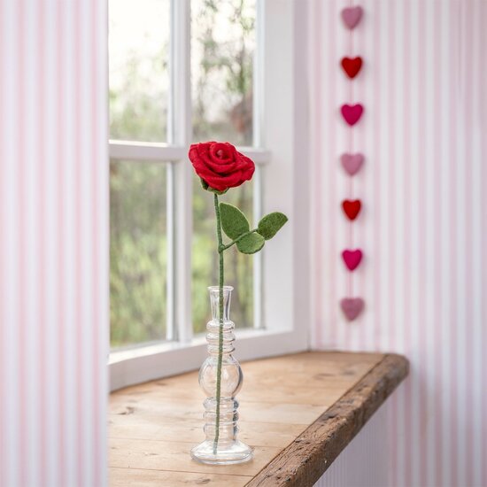 Vilten rode roos van Sjaal met Verhaal