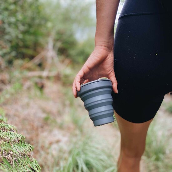 Webshop GreenPicnic - Collapsible Silicone Cup Charcoal van Hunu