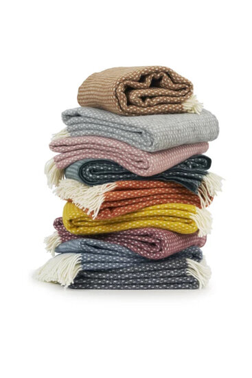 Stapel eco wollen dekens Knut van Klippan