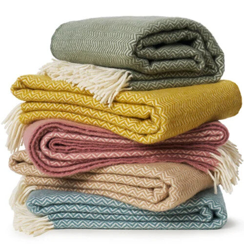 Stapel Sorbet plaids van Eco Wol, Klippan bij Greenpicnic