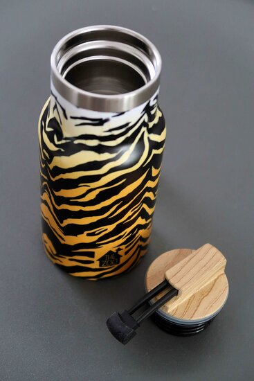 The ZOO dubbelwandige fles met tijger print en bamboe dop bij Greenpicnic