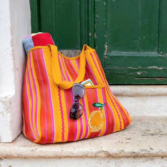 Grote shopper in roze met oranje en lemon applicatie