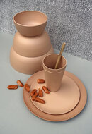 Zuperzozial Toffee Brown C-PLA servies van bio plastic, GreenPicnic