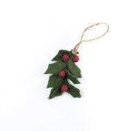 Sjaal met Verhaal Holly Berry kersthanger van vilt bij Fairtrade giftshop GreenPicnic