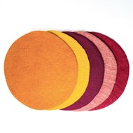 Vilten onderzetter in diverse kleuren van Sjaal met Verhaal
