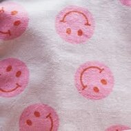Detail Chicmic shopper met roze smiley print bij Greenpicnic