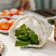 Bijenwasdoek gevouwen als zakje Abeego