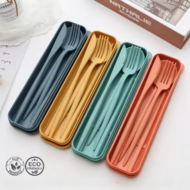 Diverse kleuren PLA besteksetje in opbergdoosje bij Greenpicnic